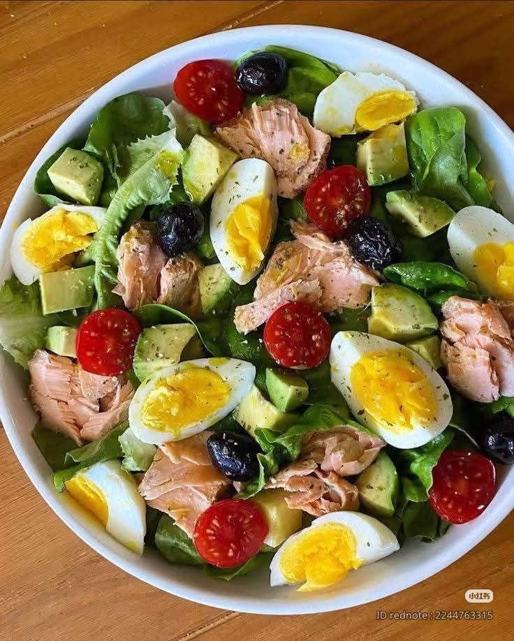 Salade Saumon, Avocat et Œuf (Recette Facile et Healthy)