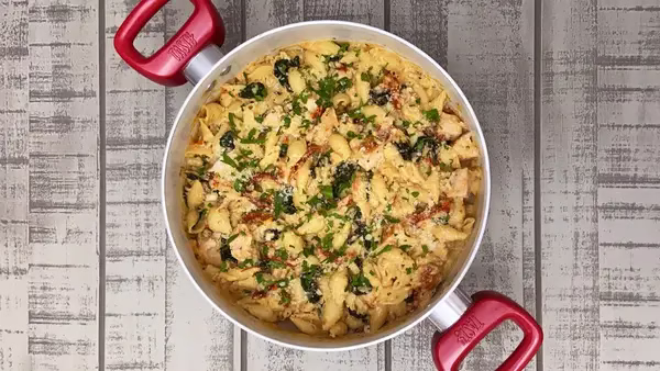 Macaronis au Fromage Crémeux au Poulet Toscan